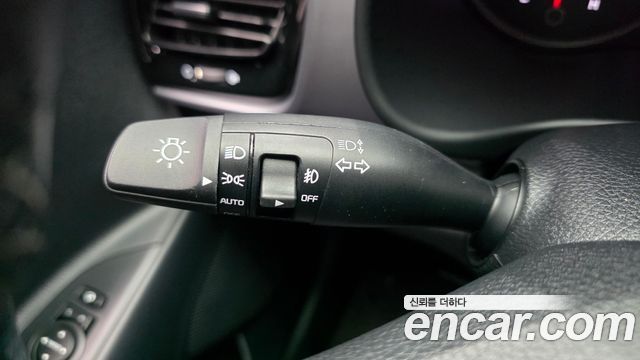 Kia Stonic 1.4 Prestige 2019 — фото 17