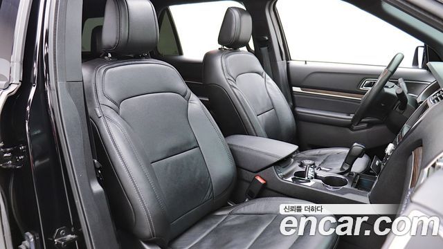 Ford Explorer 2.3 Limited 4WD 5th 2018 — фото 15