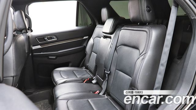 Ford Explorer 2.3 Limited 4WD 5th 2018 — фото 16