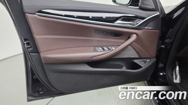 BMW 5 Series (G30) 530e M Sport 2021 — фото 24
