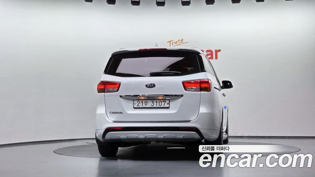 Kia Carnival 9-Seater Noblesse Special 2018 — фото 4