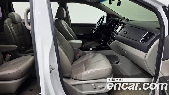 Kia Carnival 9-Seater Noblesse Special 2018 — фото 11