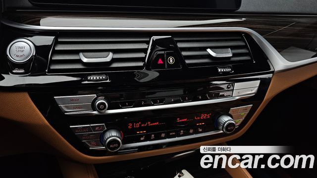 BMW 5 Series (G30) 520i M Sport 2022 — фото 20