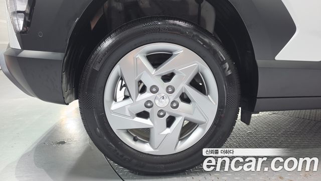 Hyundai Kona (SX2) Gasoline 2.0 2WD Premium 2024 — фото 5