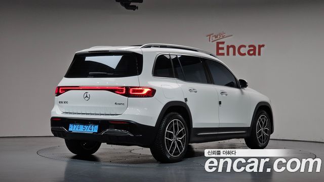 Mercedes-Benz EQB (X243) EQB300 4MATIC AMG Line 2023 — фото 2