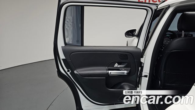 Mercedes-Benz EQB (X243) EQB300 4MATIC AMG Line 2023 — фото 25