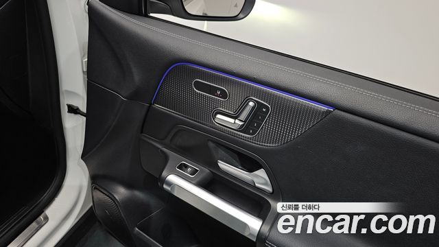 Mercedes-Benz EQB (X243) EQB300 4MATIC AMG Line 2023 — фото 28