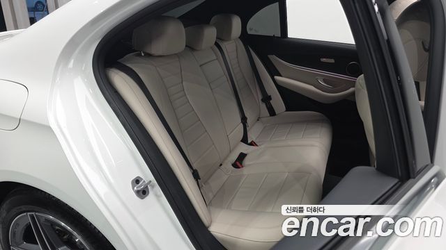 Mercedes-Benz E-Class (W213) E250 AMG Line 2023 — фото 11