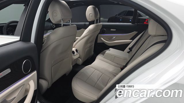 Mercedes-Benz E-Class (W213) E250 AMG Line 2023 — фото 12