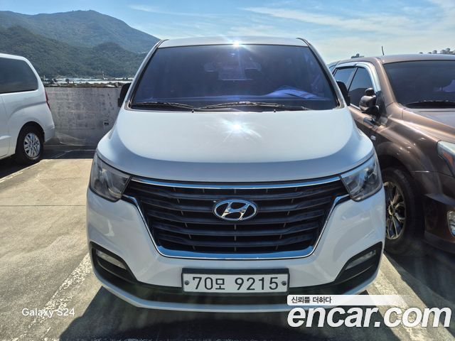 Hyundai Grand Starex Wagon 11-Seater Smart