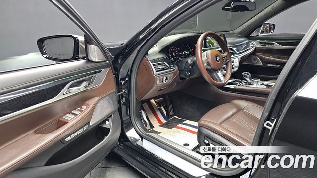 BMW 7 Series (G11) M760Li xDrive 2017 — фото 10