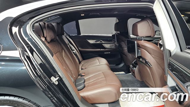BMW 7 Series (G11) M760Li xDrive 2017 — фото 16