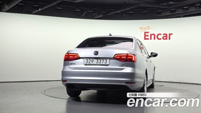 Volkswagen Jetta 2.0 TDI BlueMotion Premium 6th 2015 — фото 4