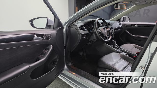 Volkswagen Jetta 2.0 TDI BlueMotion Premium 6th 2015 — фото 10