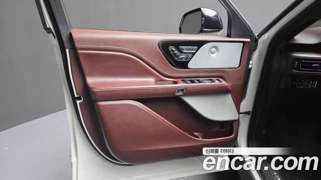 Lincoln Aviator (II) 3.0 Black Label AWD 2023 — фото 19