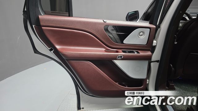 Lincoln Aviator (II) 3.0 Black Label AWD 2023 — фото 25