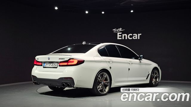 BMW 5 Series (G30) M550i xDrive 2023 — фото 2