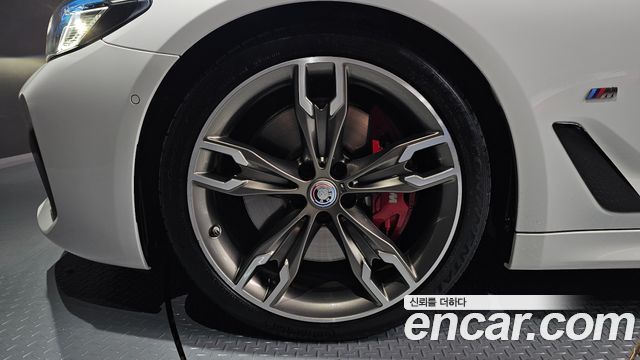 BMW 5 Series (G30) M550i xDrive 2023 — фото 5