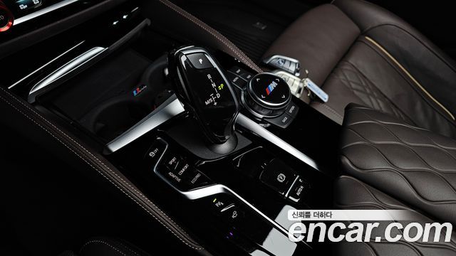 BMW 5 Series (G30) M550i xDrive 2023 — фото 9