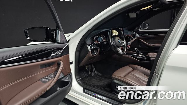 BMW 5 Series (G30) M550i xDrive 2023 — фото 10