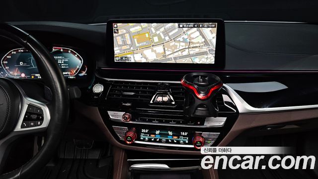 BMW 5 Series (G30) M550i xDrive 2023 — фото 14