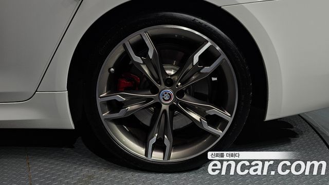 BMW 5 Series (G30) M550i xDrive 2023 — фото 21