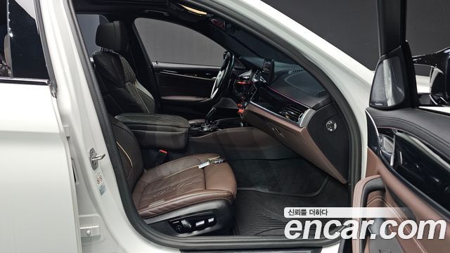 BMW 5 Series (G30) M550i xDrive 2023 — фото 26