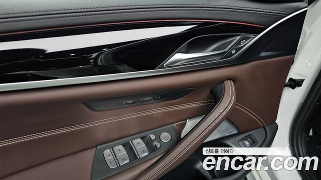 BMW 5 Series (G30) M550i xDrive 2023 — фото 30