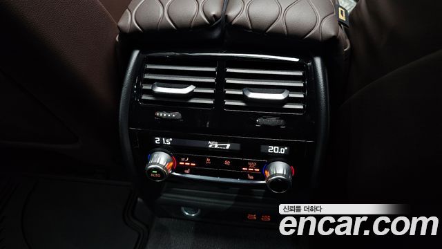 BMW 5 Series (G30) M550i xDrive 2023 — фото 36