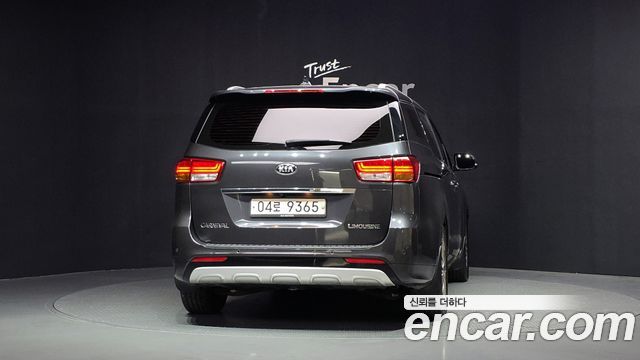 Kia Carnival 7-seater Limousine President 2018 — фото 4