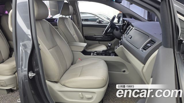 Kia Carnival 7-seater Limousine President 2018 — фото 11
