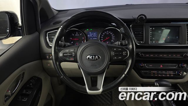 Kia Carnival 7-seater Limousine President 2018 — фото 13