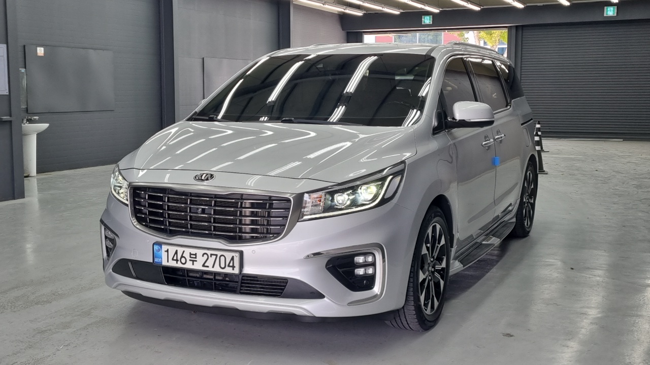 Kia Carnival 9-Seater Noblesse Special