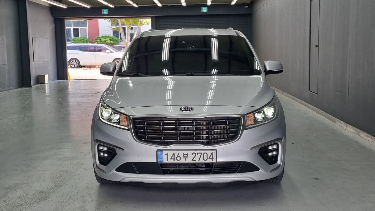 Kia Carnival 9-Seater Noblesse Special 2019 — фото 3