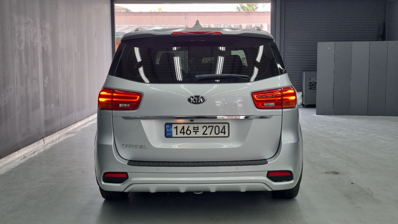 Kia Carnival 9-Seater Noblesse Special 2019 — фото 4