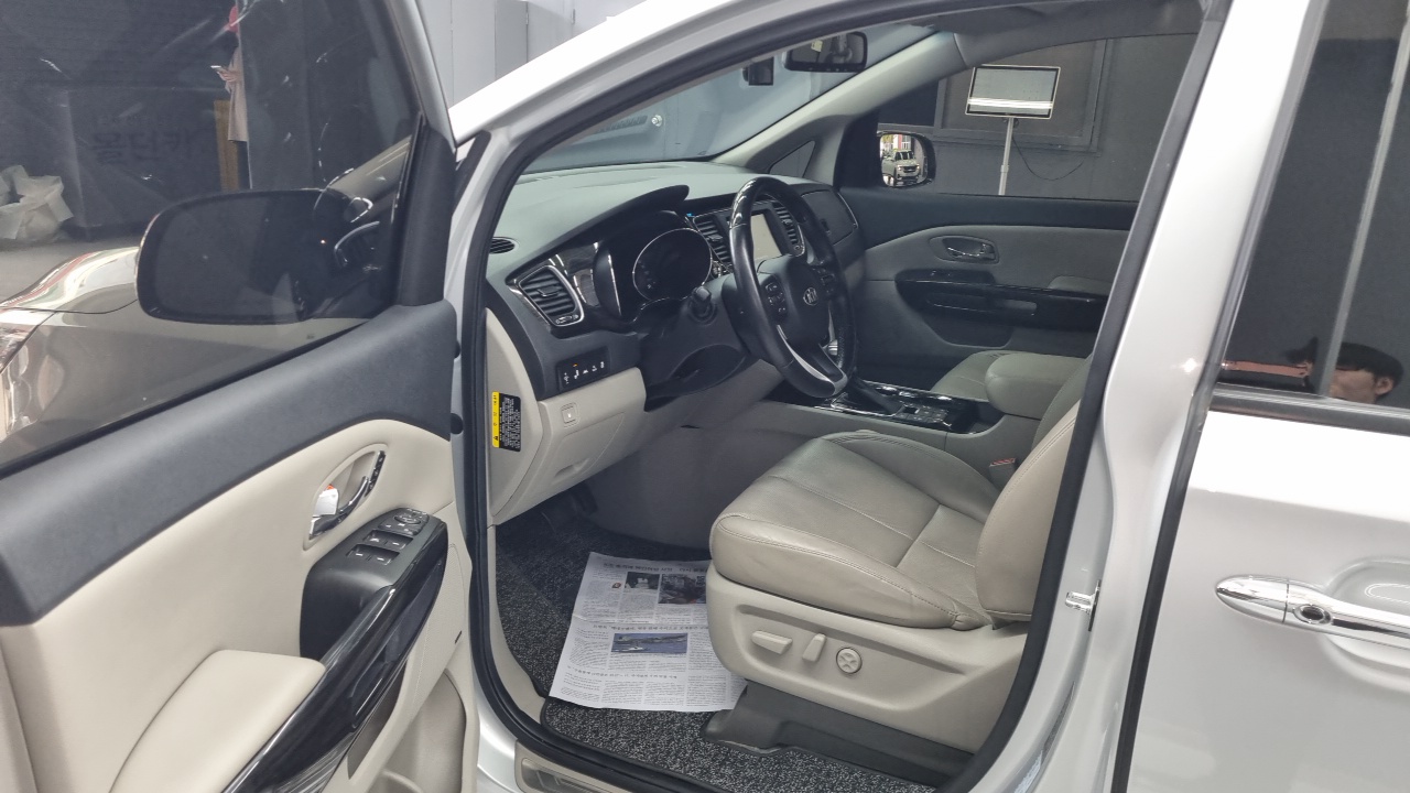 Kia Carnival 9-Seater Noblesse Special 2019 — фото 7