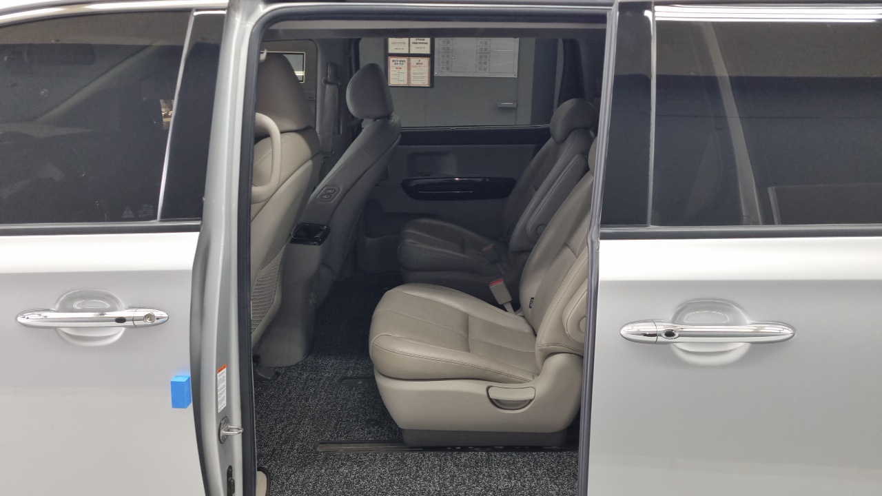 Kia Carnival 9-Seater Noblesse Special 2019 — фото 8