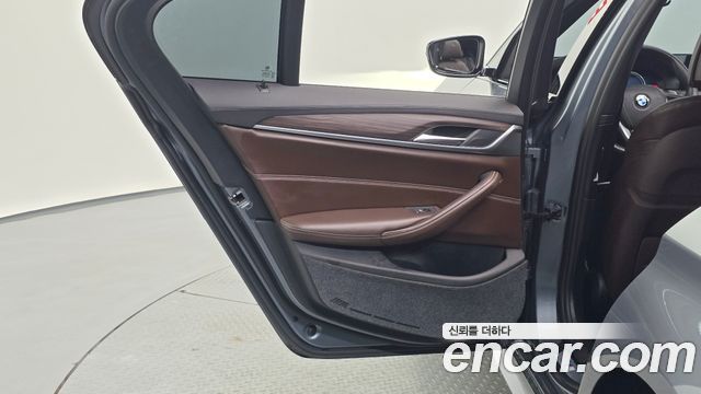 BMW 5 Series (G30) 530i xDrive M Sport Package Plus 2017 — фото 25