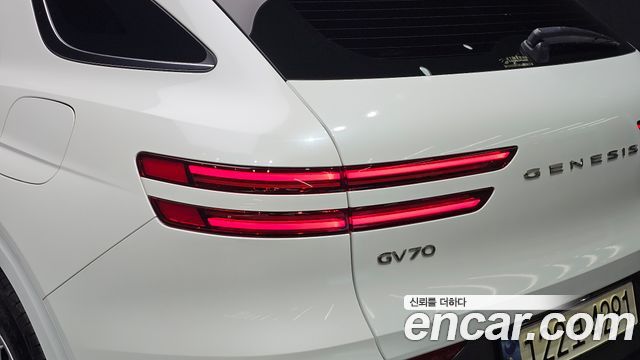 Genesis GV70 2.5T Gasoline AWD 2025 — фото 23