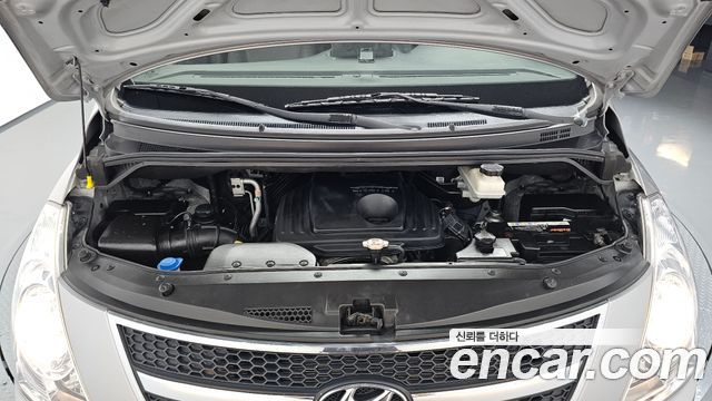 Hyundai Grand Starex 12-Seater Wagon CVX Deluxe 2013 — фото 6