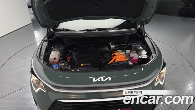 Kia Niro Prestige 2023 — фото 6