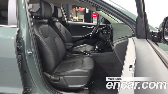 Kia Niro Prestige 2023 — фото 11