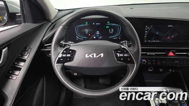 Kia Niro Prestige 2023 — фото 13