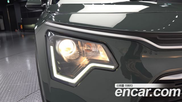 Kia Niro Prestige 2023 — фото 22