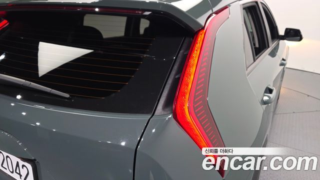 Kia Niro Prestige 2023 — фото 23