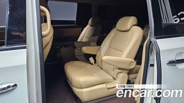 Kia Carnival 9-seater Hi-Limousine Prestige 2015 — фото 12