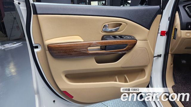 Kia Carnival 9-seater Hi-Limousine Prestige 2015 — фото 24