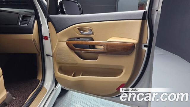 Kia Carnival 9-seater Hi-Limousine Prestige 2015 — фото 25