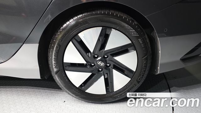 Hyundai Ioniq 6 Long Range AWD Exclusive + 2023 — фото 5