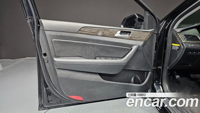 Hyundai Sonata (LF) 2.0 Smart 2015 — фото 24